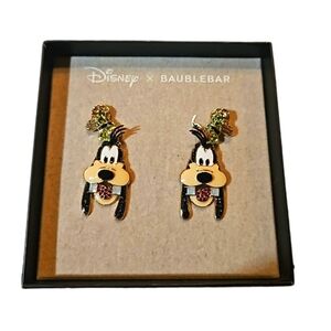 🎄  NWT Disney Goofy earrings